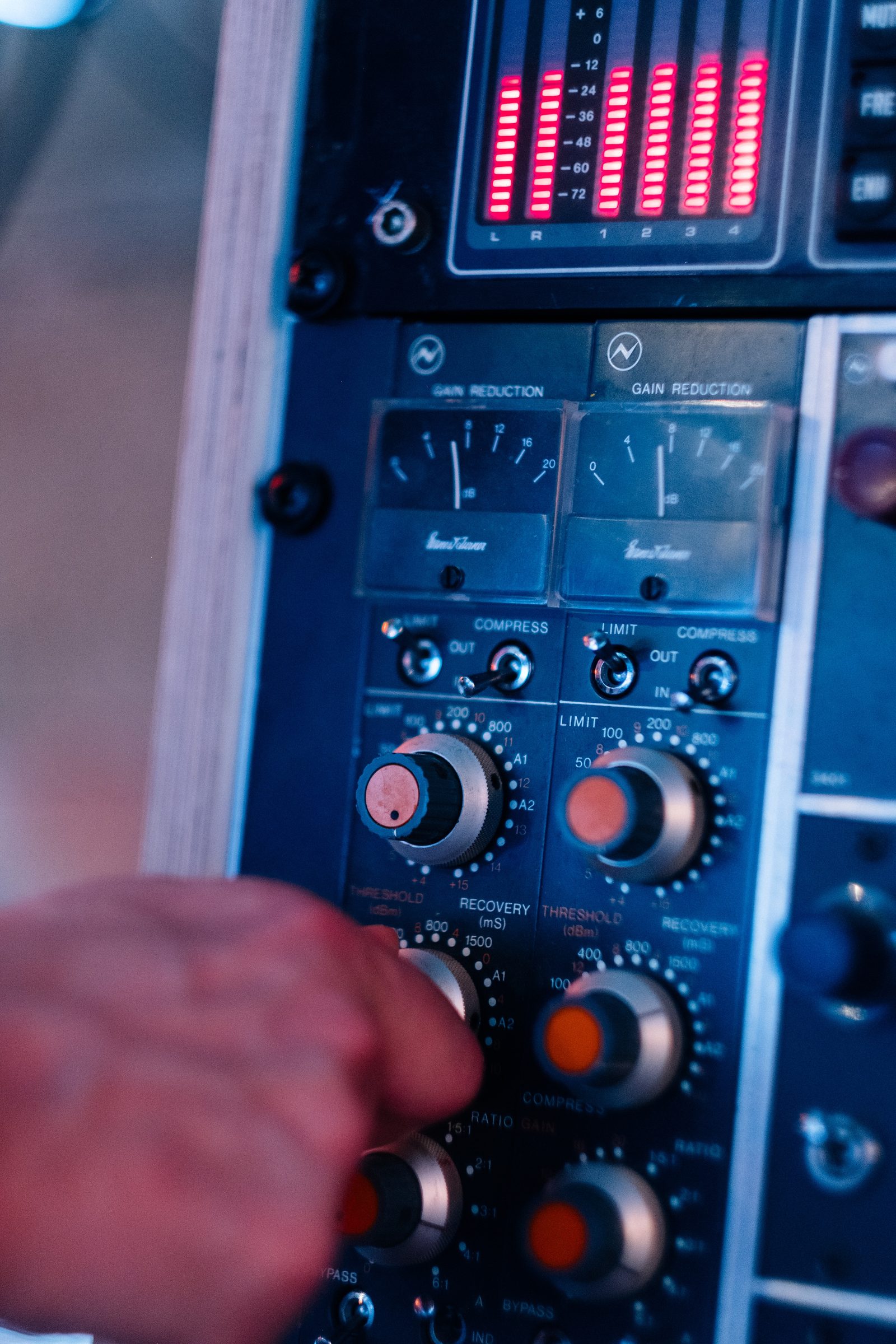 Outboard compressor detail